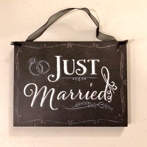 “Just married” sign